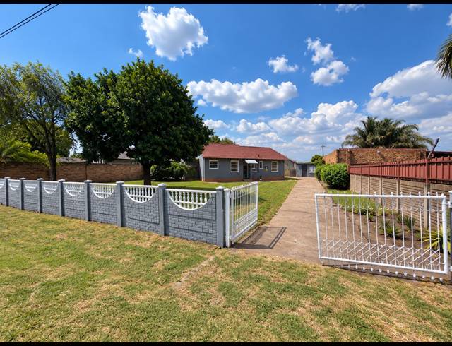 3 BEDROOM HOUSE FOR SALE IN TASBET PARK EXT 2